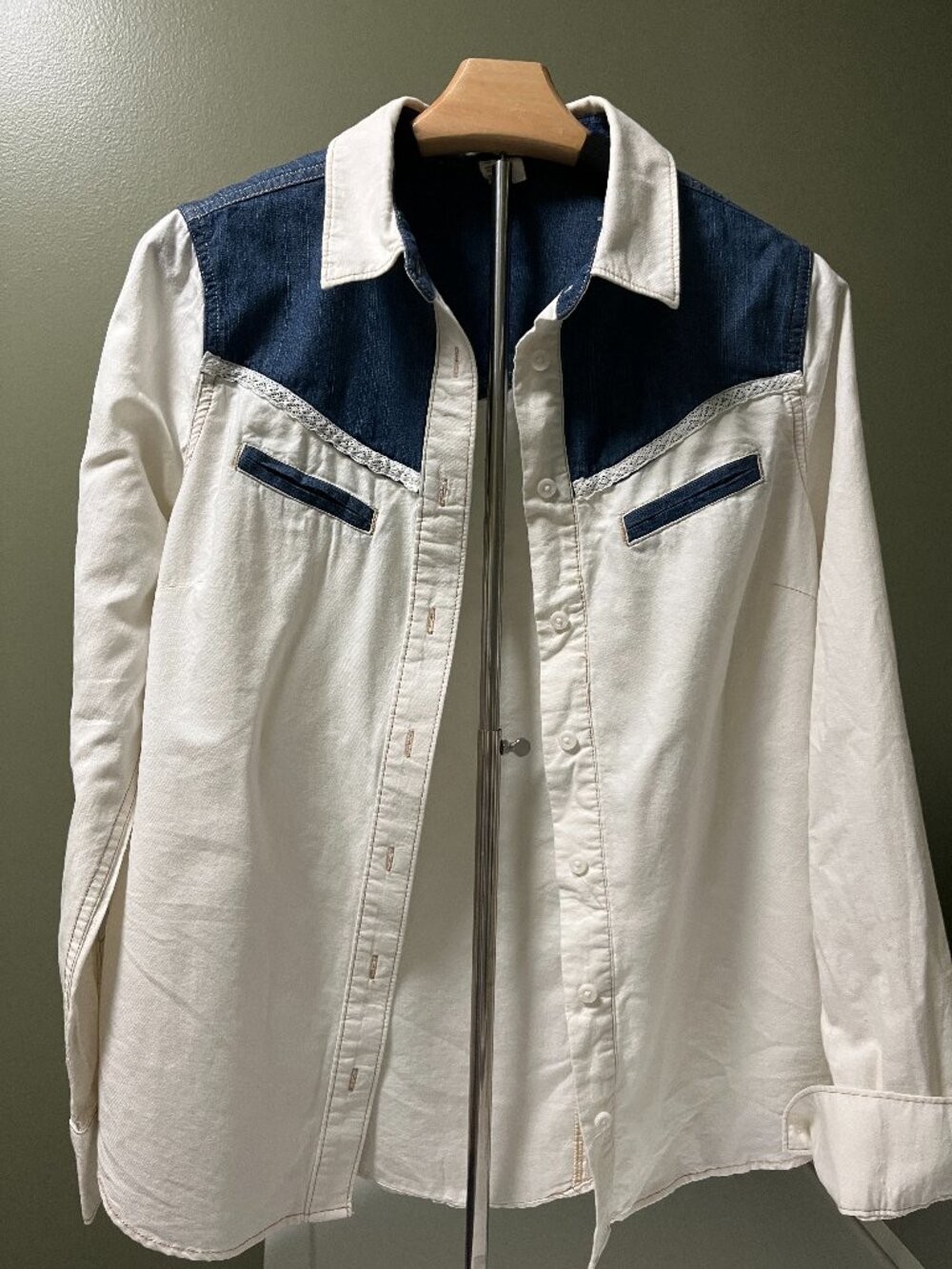 VINTAGE OLDER LEVIS WOMENS WESTERN STYLE BLOUSE